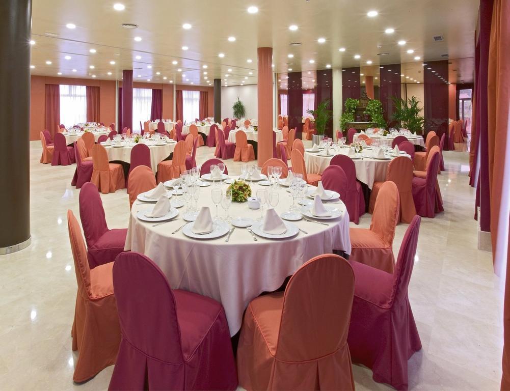 Apartamentos Mar Comillas Nhà hàng bức ảnh